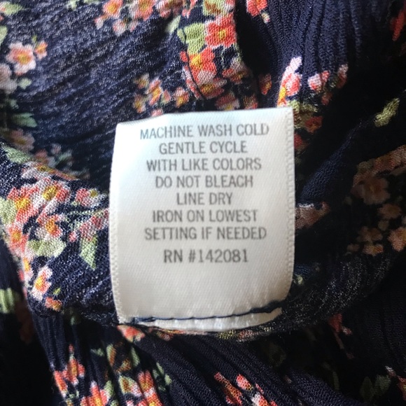 🌷 Blue Rain Floral Romper 🌷 - Picture 5 of 10